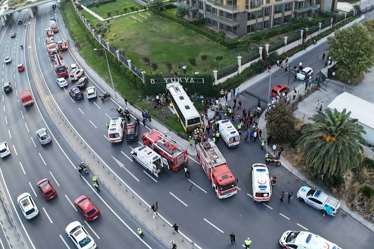 Zeytinburnu'ndaki İETT kazasında otobüsün önündeki aracın sürücüsü gözaltında