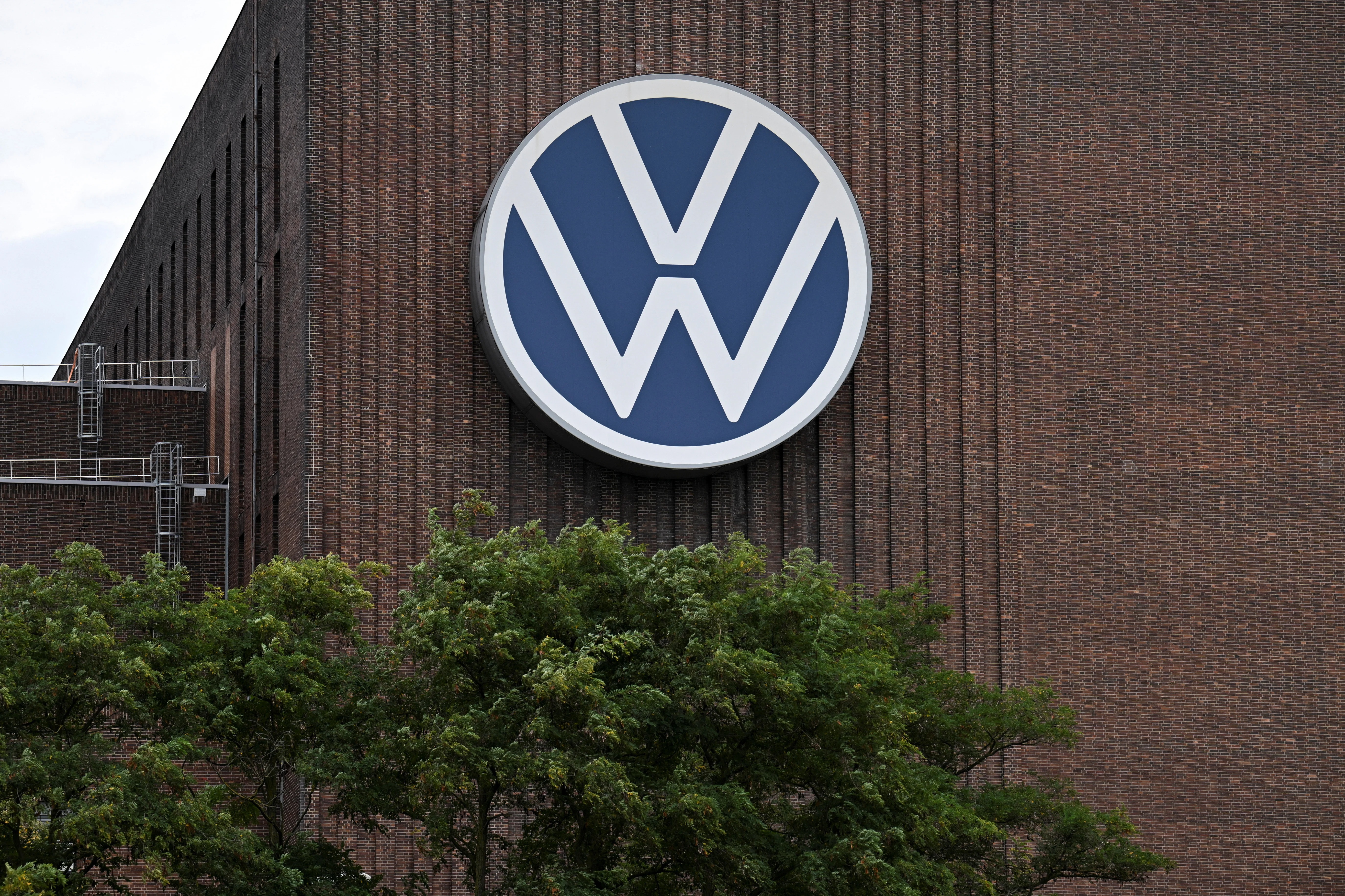 VW Eyes 100,000 Job Cuts and Plant Closures