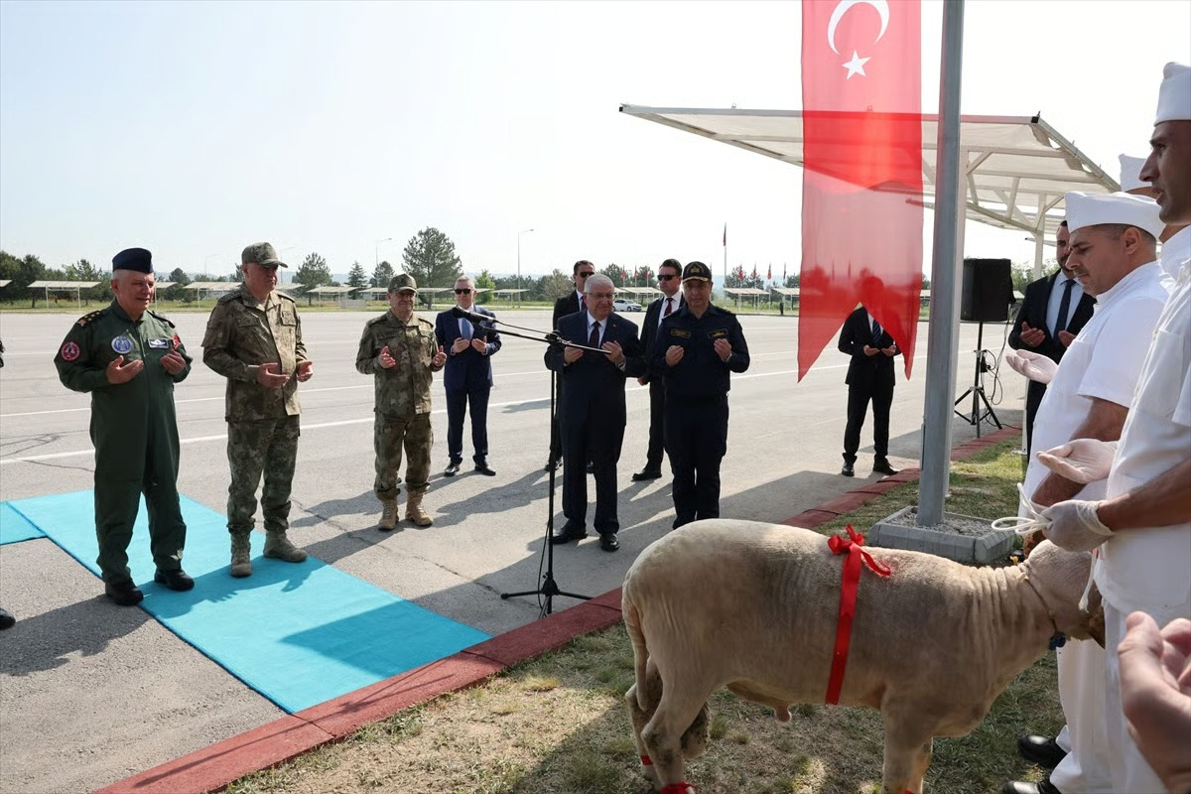 Cumhurbaşkanı Erdoğan: Kahraman ordumuzun bayramını kutluyorum
