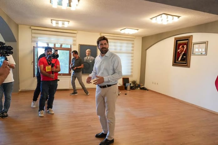 Tarsus Belediyesi'ne haciz şoku: Başkanın makam odası haczedildi 