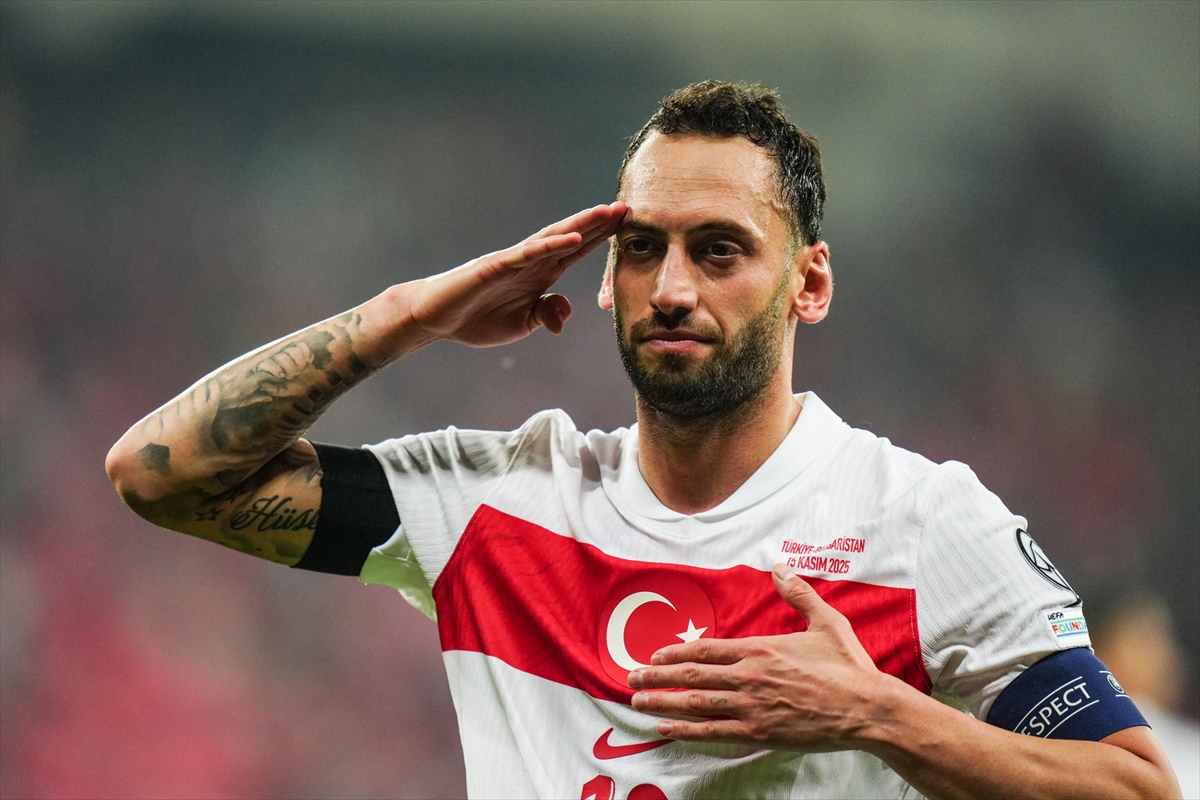 Hakan Çalhanoğlu tarihe geçti