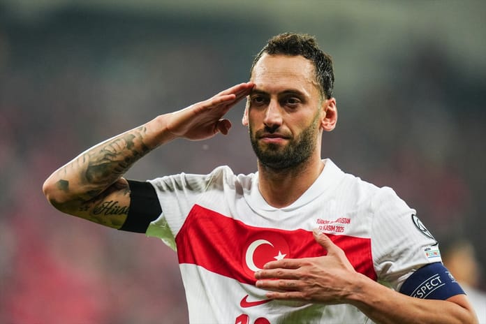 Hakan Çalhanoğlu tarihe geçti