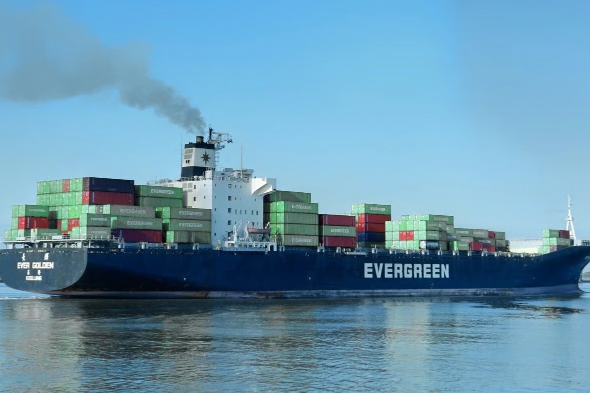 Greek Dock Workers Refuse to Unload Arms-Bound Ship