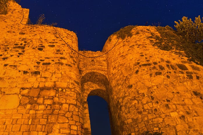 2 bin 500 yıllık Ünye Kalesi ziyaretçi akınına uğradı