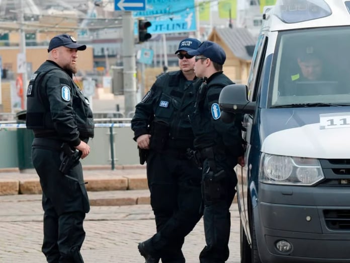 Finlandiya'da bir okul yakınlarında bıçaklı saldırı