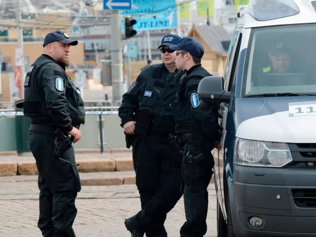 Finlandiya'da bir okul yakınlarında bıçaklı saldırı