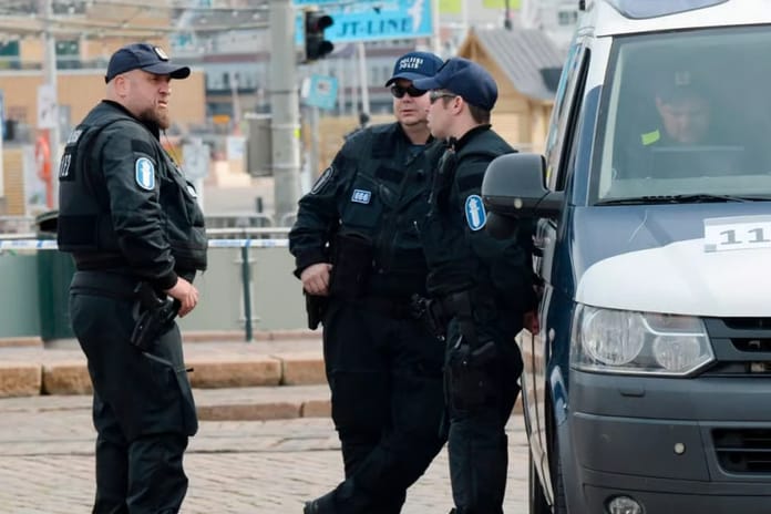 Finlandiya'da bir okul yakınlarında bıçaklı saldırı