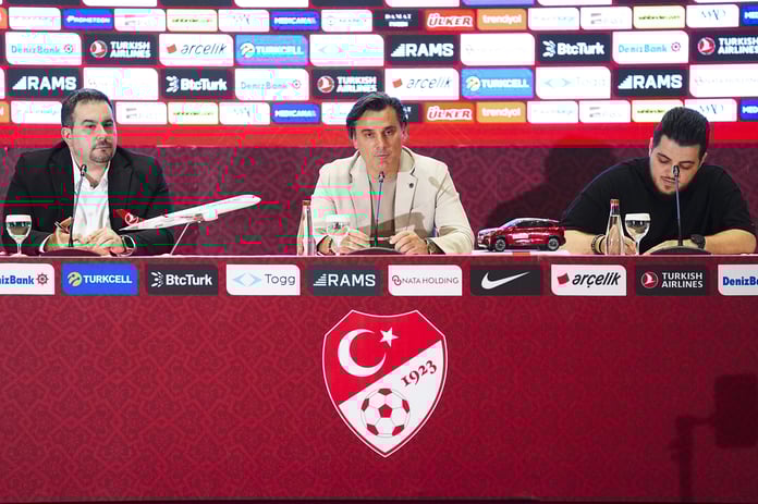Montella için imza günü: Milli takımın geleceği 3 yıl daha İtalyan teknik adama emanet