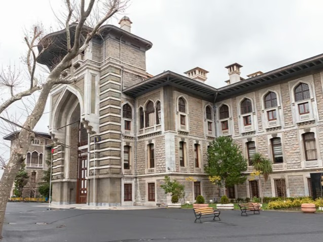 İstanbul Erkek Lisesi'nde taciz ve şiddet i̇ddiaları: Müdür açığa alındı