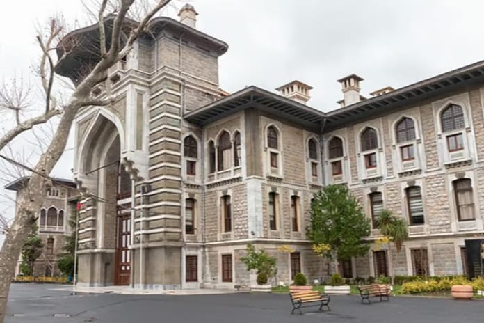 İstanbul Erkek Lisesi'nde taciz ve şiddet i̇ddiaları: Müdür açığa alındı