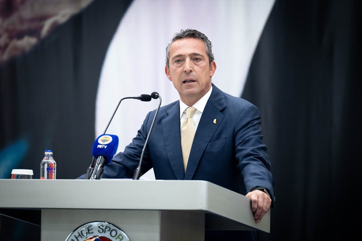 Fenerbahçe Divan Kurulu'nda tansiyon yükseldi: Ali Koç'tan müjde, Aziz Yıldırım'dan eleştiri