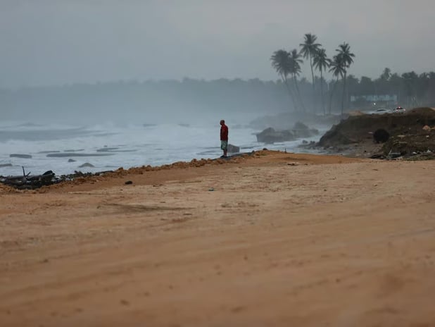 Erin kasırgası ABD kıyılarını vurmaya başladı