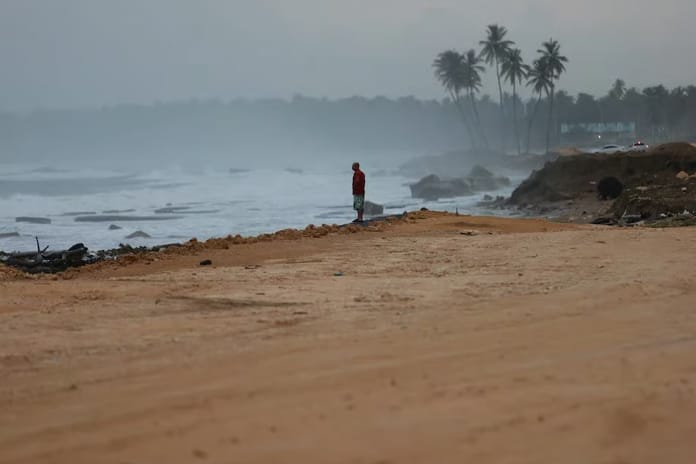 Erin kasırgası ABD kıyılarını vurmaya başladı