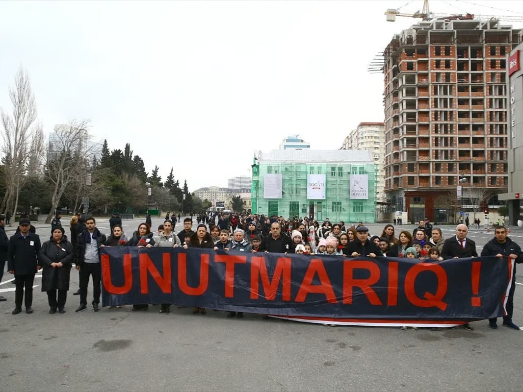 Azerbaycan Hocalı kurbanlarını andı