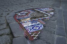 Kaldırım pansumanlarıyla şehre sanatsal dokunuş