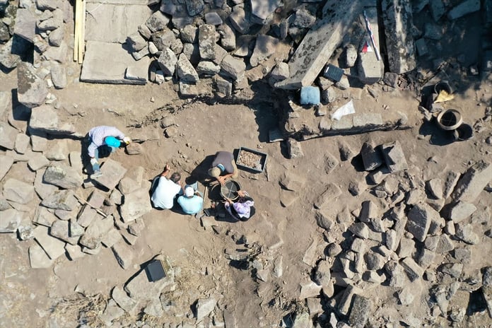 Manisa'daki Aigai Antik Kenti'nde Bereket Tanrıçası Demeter'in tapınağı bulundu