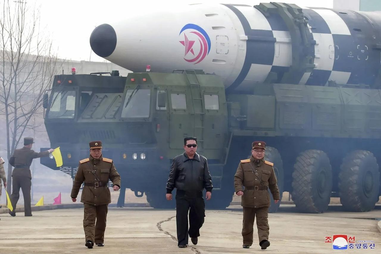 Kuzey Kore lideri Kim, ülkesinin nükleer silahlanmasının hızlanması gerektiğini belirtti
