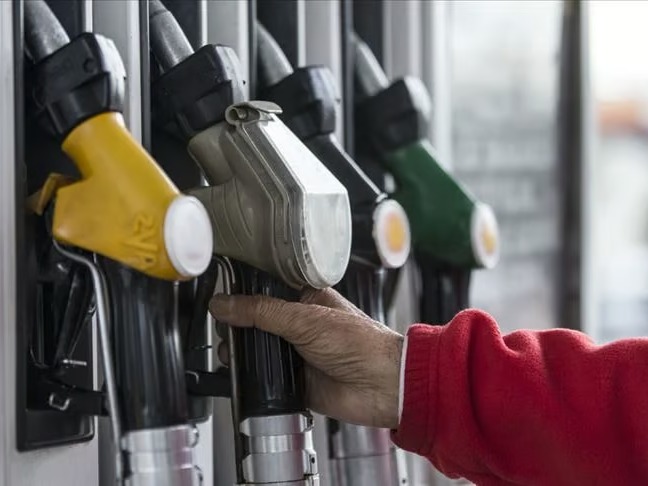 Akaryakıtta tarihi zam: Motorin ve benzinin litre fiyatı artıyor