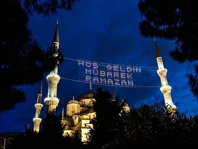 İstanbul imsakiyesi | Diyanet ile 19 Şubat İstanbul'da iftar saat kaçta, akşam ezanı kaçta okunacak?