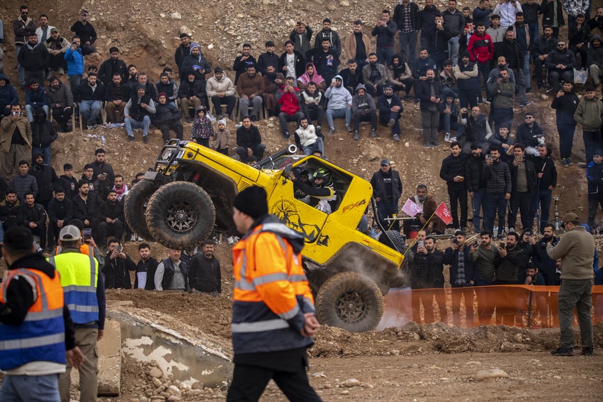 Irak'ta Off-Road rüzgarı: Makinanın doğayla savaşı renkli görüntülere sahne oldu