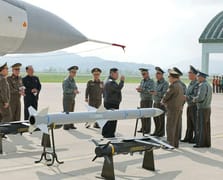 Kuzey Kore yeni hava-hava füzesini tanıttı