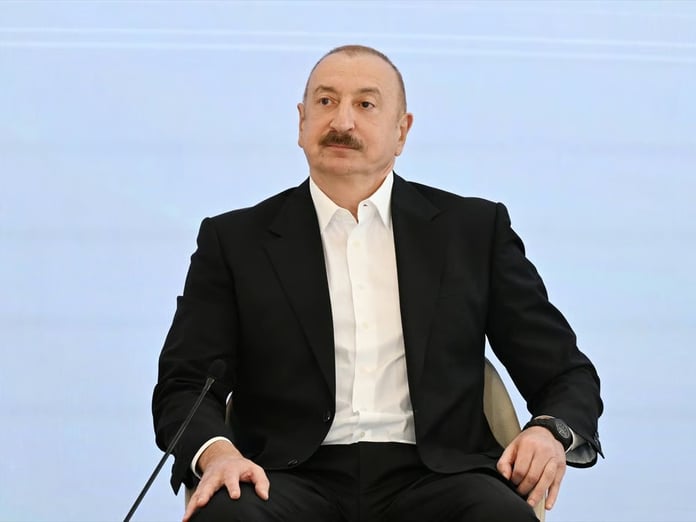 Aliyev'den Ukrayna'ya çağrı: İşgalcilere boyun eğmeyin