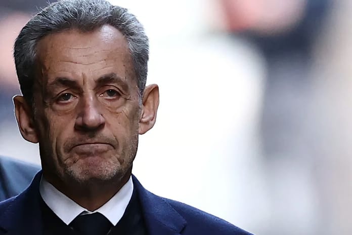 Cezaevine giren Sarkozy'ye ölüm tehditleri yağdı