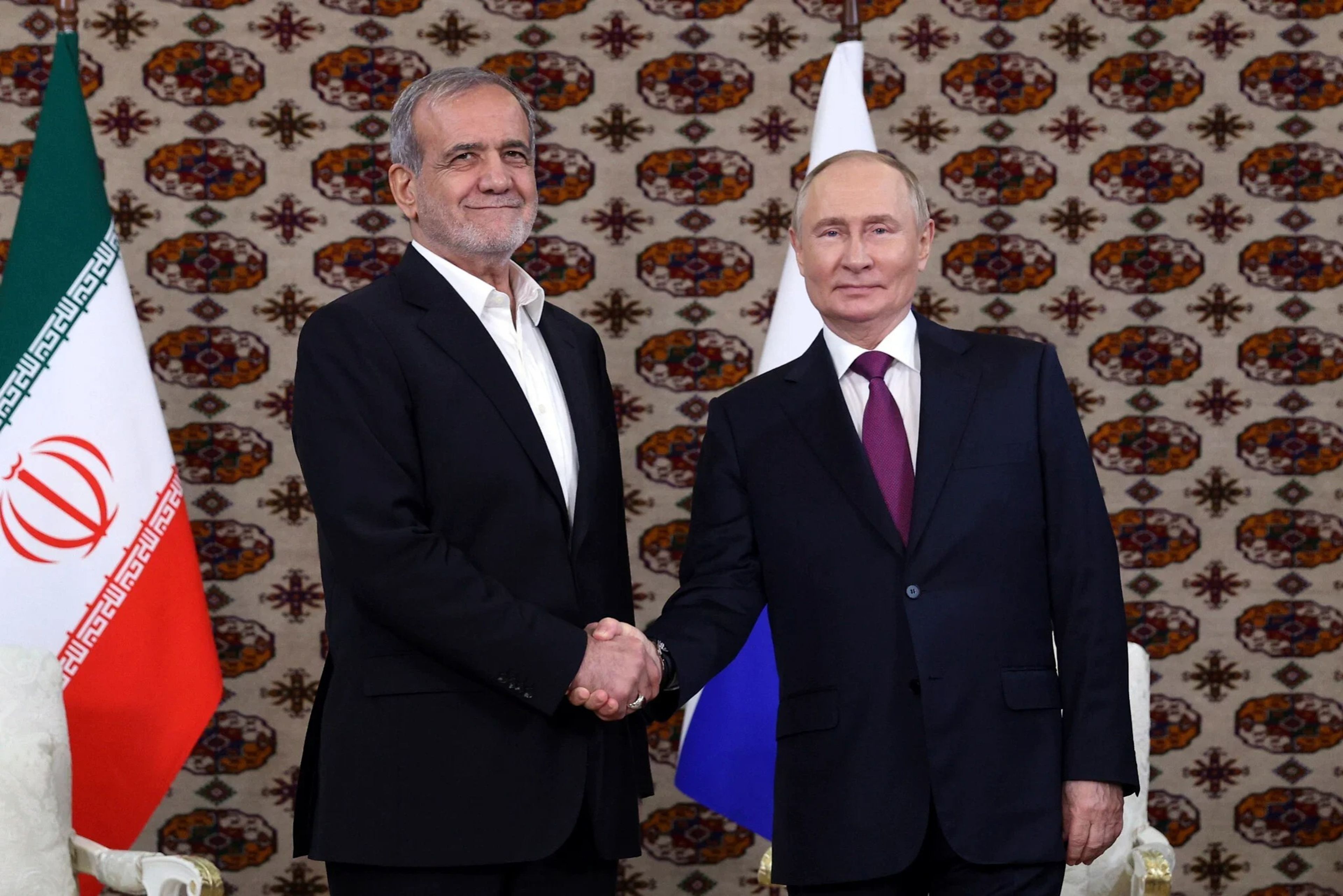 Putin ve Pezeşkiyan bölgesel gerilimi görüştü