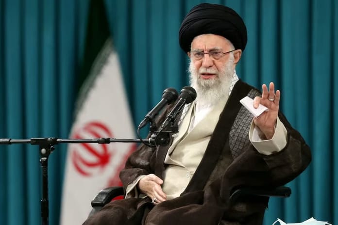 Hamaney ABD ordusunun İranlı gençlerin cesareti karşısında yenildiğini öne sürdü