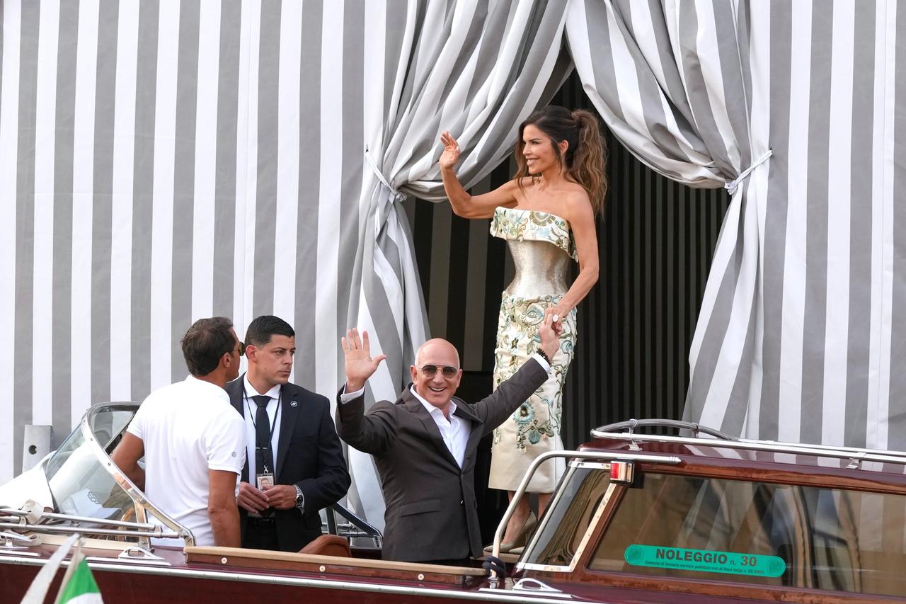 Jeff Bezos ile Lauren Sanchez Venedik'teki düğünü sert eleştirilere sebep oldu - GC Images