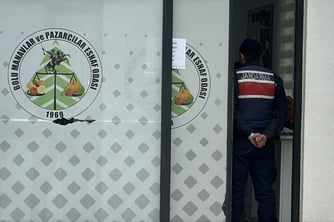 Oda başkanı ve bir çalışan tutuklandı