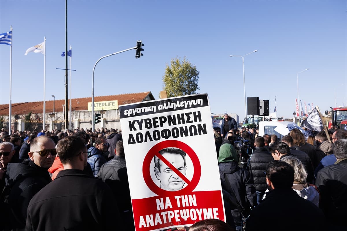 Yunanistan'da çiftçiler yolsuzlukları protesto ediyor