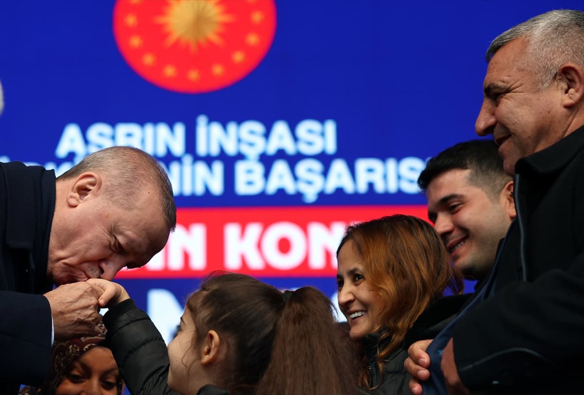 Afetzede aileler yeni yuvalarına kavuştu