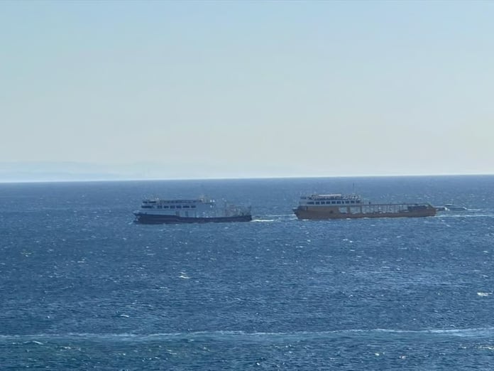 200 yolcunun bulunduğun feribotta yangın çıktı