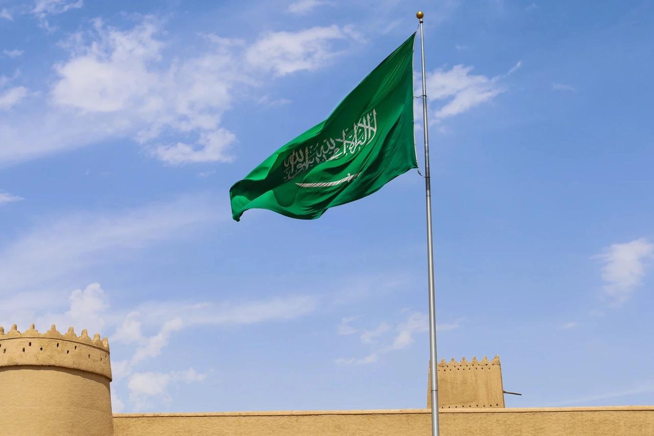 Husiler Riyad ve Abha'daki havalimanlarını vurdu: 3 ölü 36 yaralı