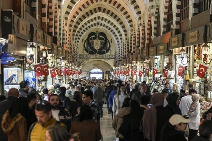 Yerli turistler geçen yılın üçüncü çeyreğinde 276,1 milyar lira seyahat harcaması yaptı
