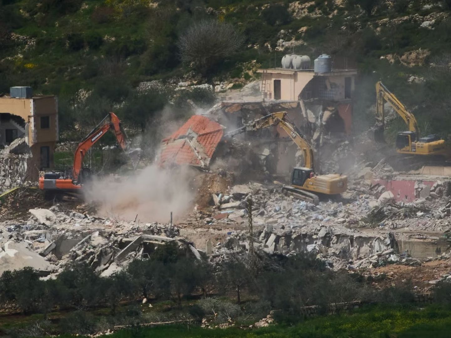 İş makineleri devleri İsrail’in Lübnan’daki yıkımında rol oynuyor