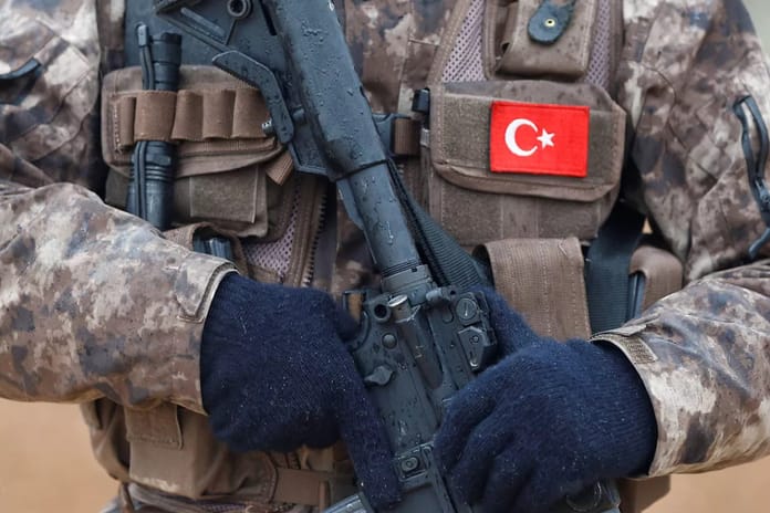 Piyade Uzman Çavuş Mesut Karadağ yıldırım düşmesi sonucu şehit oldu