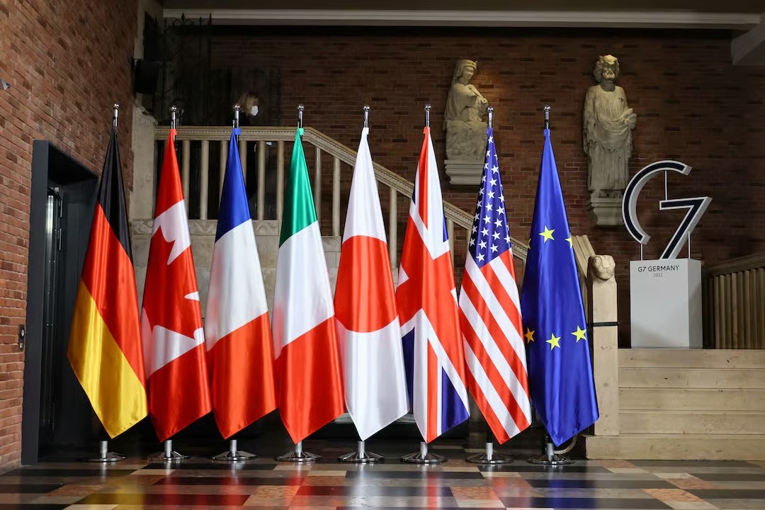 G7 Faces Tariff Tensions, Backs Ukraine