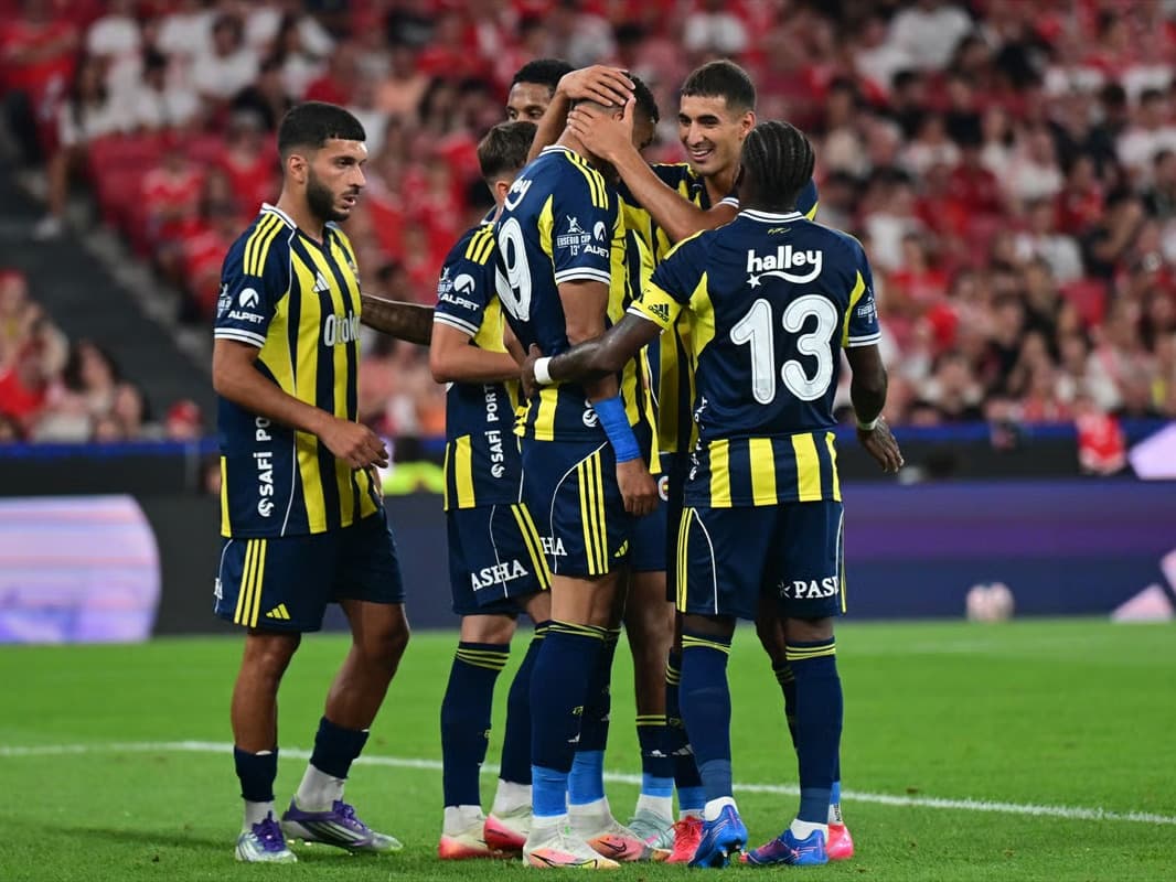 Fenerbahçe yeni stadında taraftarıyla buluşuyor