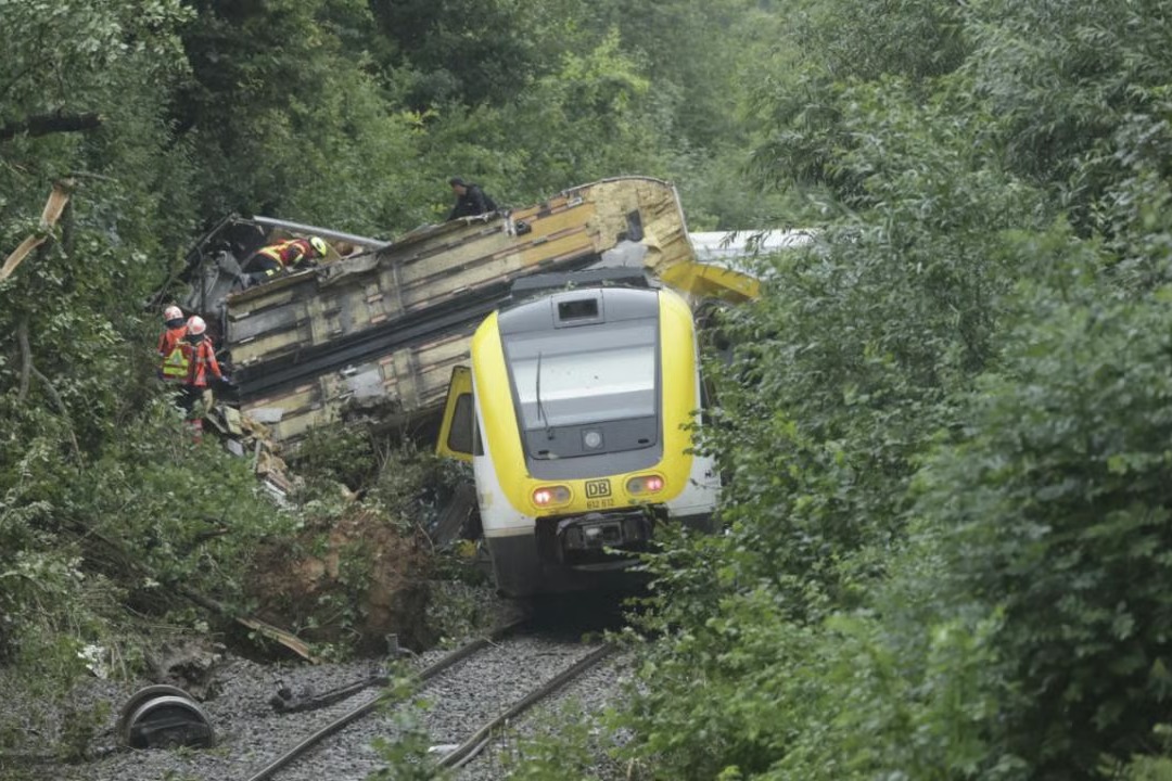 Almanya'da tren kazası: 3 ölü
