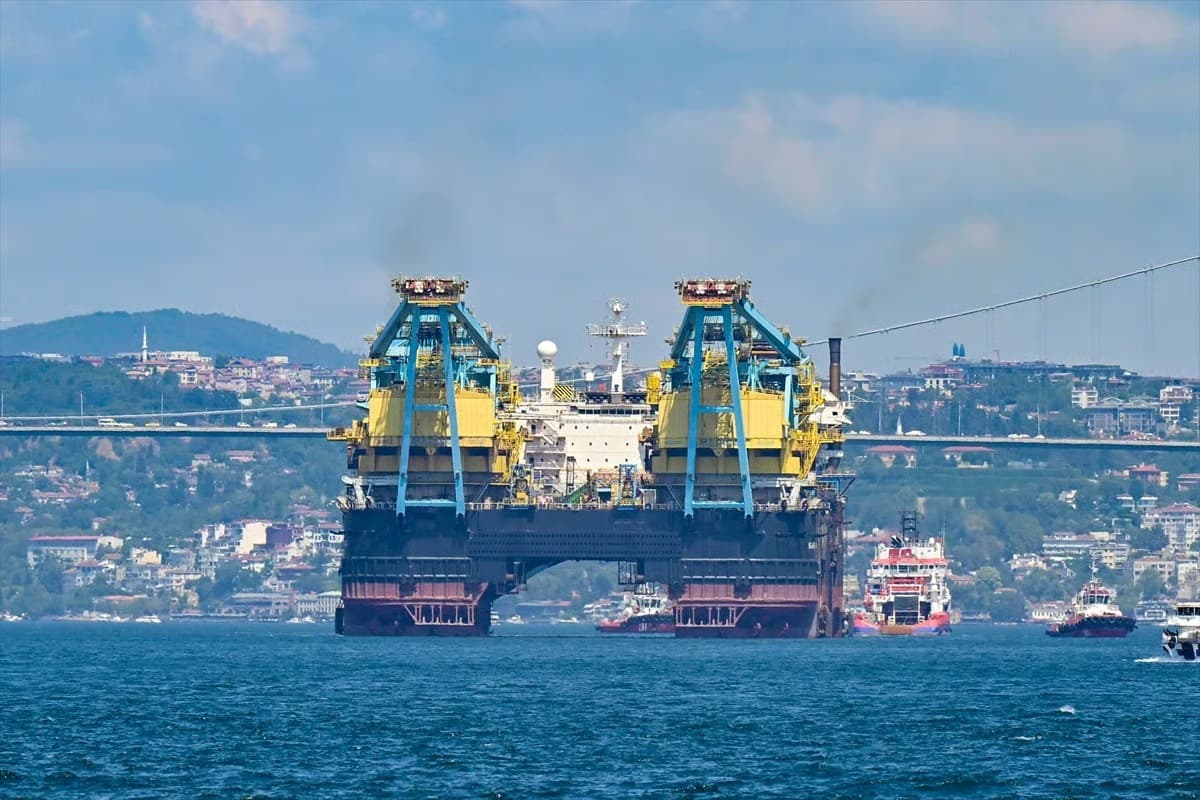 Dünyanın üçüncü büyük devi İstanbul Boğazı'nda