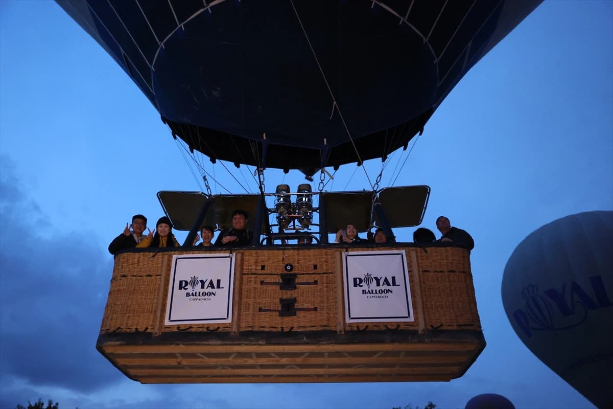 Uzak Doğulu turistlerin balon keyfi kameraya yansıdı
