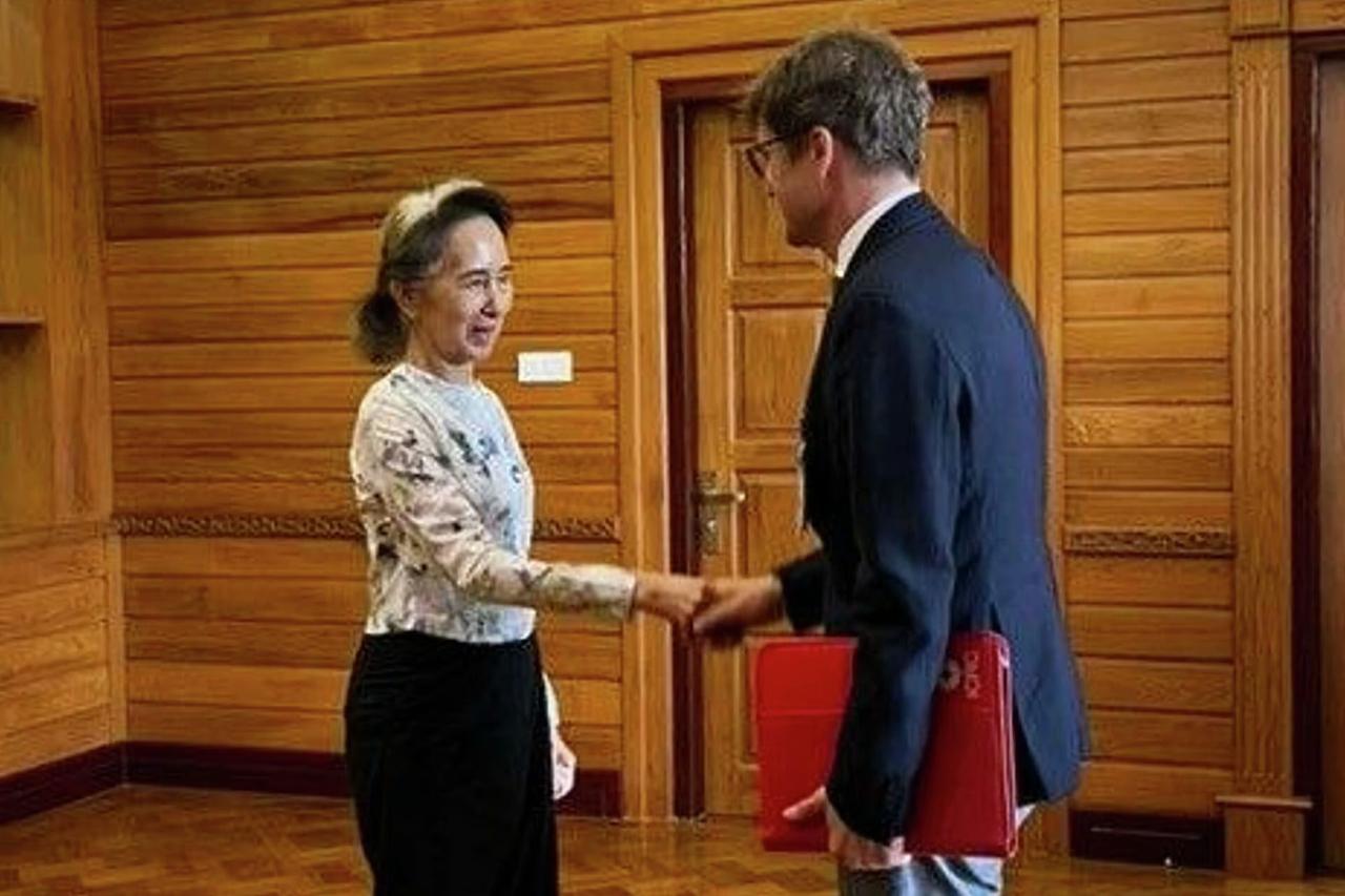 Myanmar'ın devrik lideri Suu Kyi'den yıllar sonra ilk görüntü
