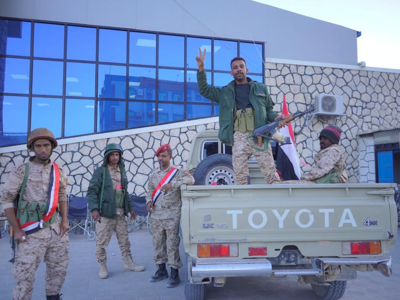 Yemen'de hükümet güçleri Aden’e ilerliyor