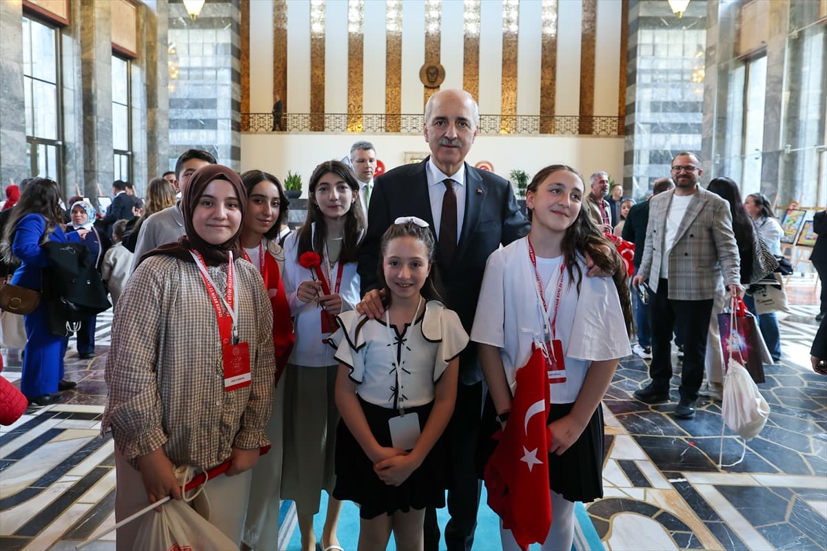 Gazi Meclis’te çocukların günü: "Savaş, korku ve gözyaşı istemiyoruz"