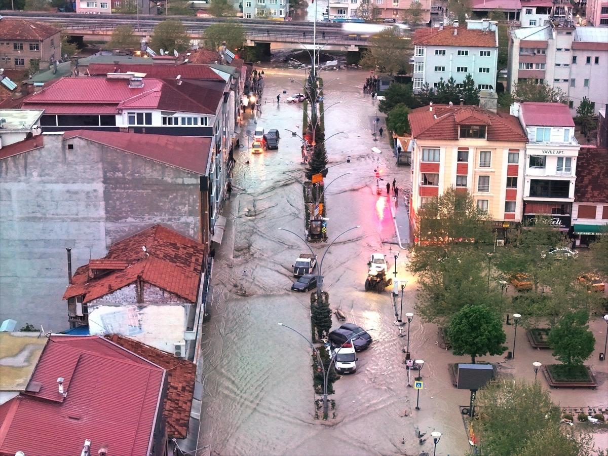 Samsun Havza'da sağanak felaketi: Dereler taştı, 12 kişi yaralandı