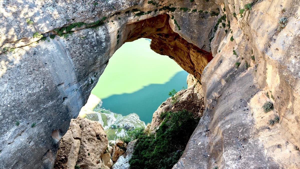 Siirt'te bulunan Botan Vadisi Milli Parkı bayram tatilinde ziyaretçi akınına uğruyor