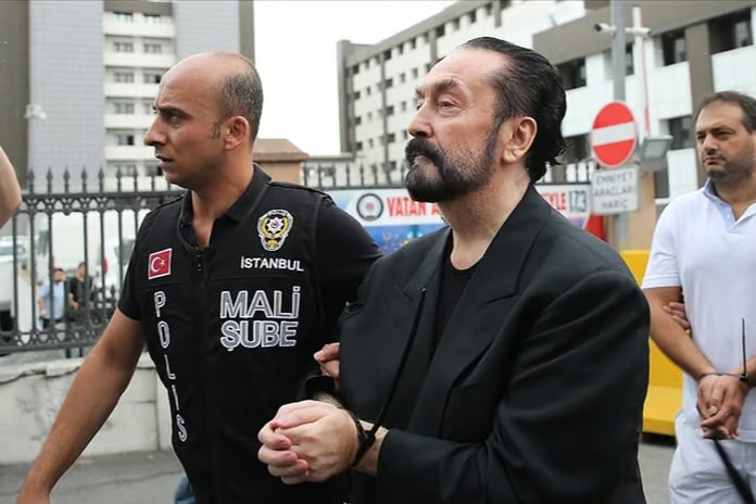 Adnan Oktar ve sanıklar "nitelikli dolandırıcılık" ve "kara para aklama" suçlarından beraat etti
