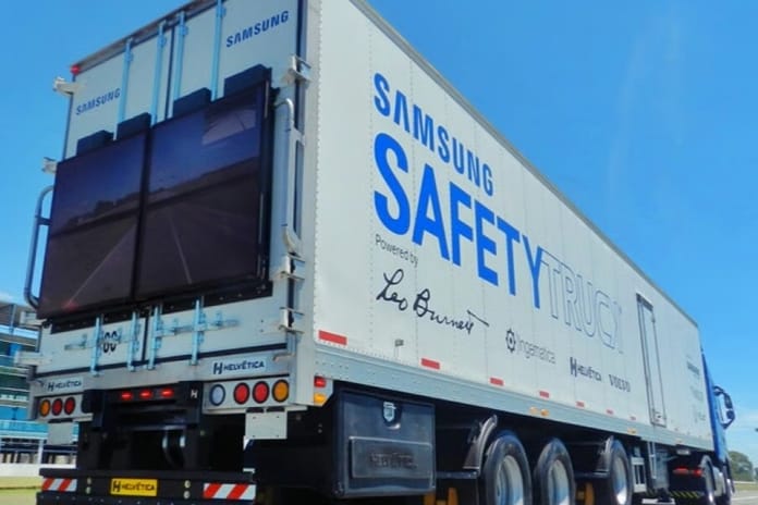 Londra'da büyük soygun: 12 bin akıllı telefon taşıyan tır çalındı